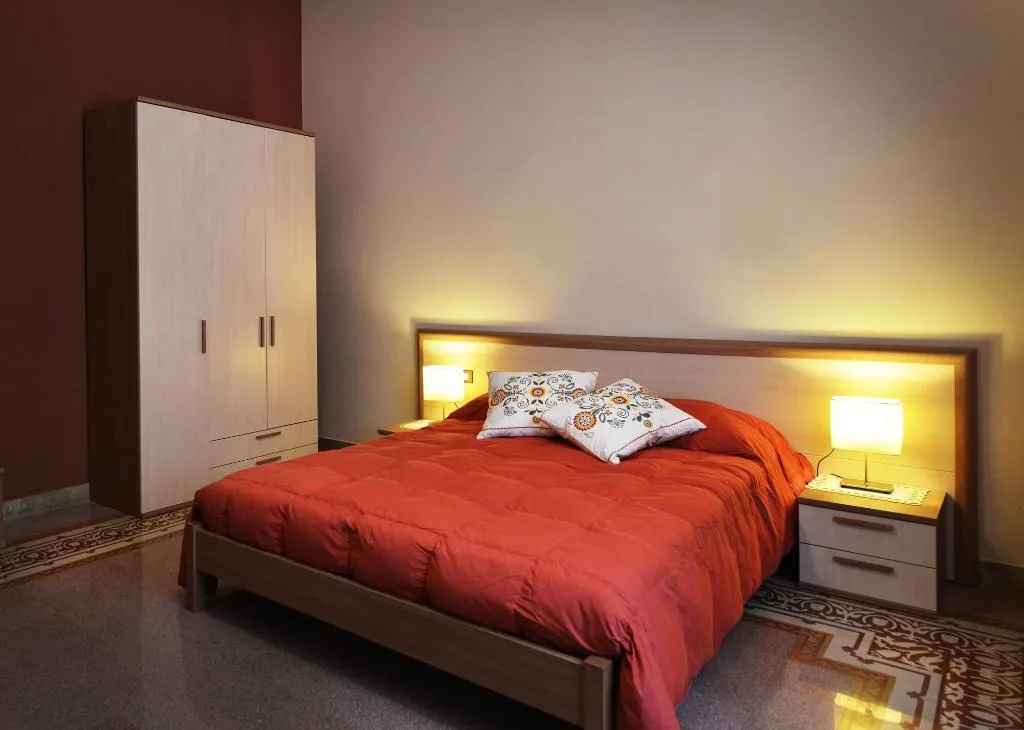Room, 174 Via Roma, Palermo