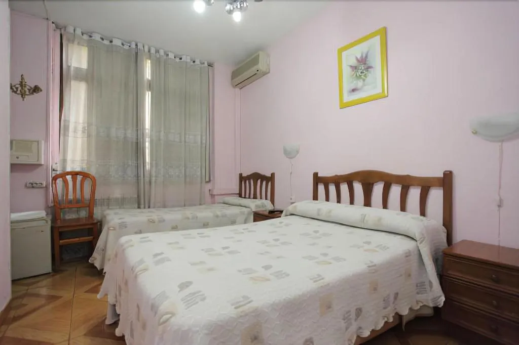 Room, Hostal Fuentesol, Madrid