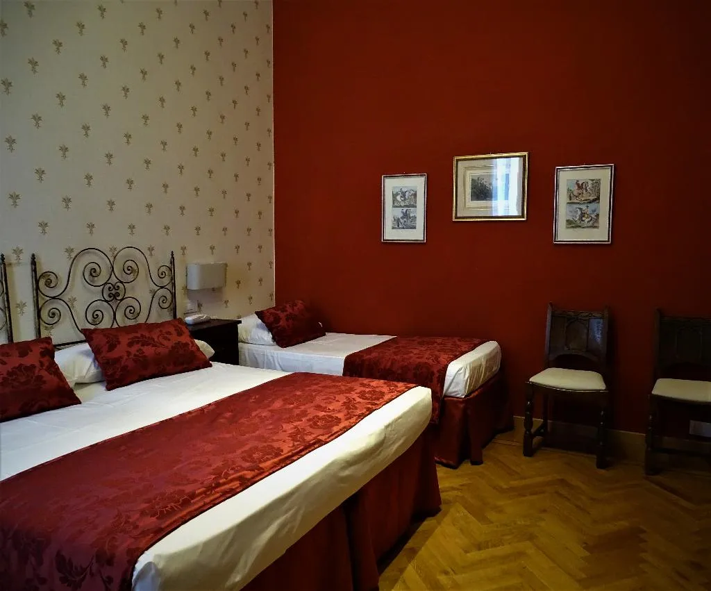 TRIPLE CLASSIC Room, Hotel Il Granduca, Florence