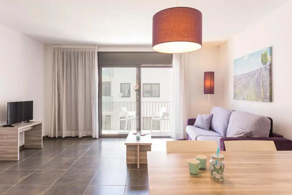 APARTMENT CAPACITY 7 THREE BEDROOMS Room, Pierre & Vacances Estartit  Costa, Costa Brava