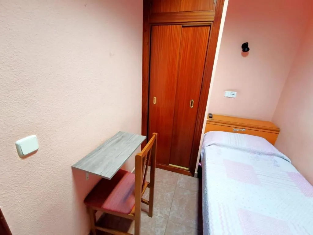 Room, Casa de huéspedes asturiana, Madrid