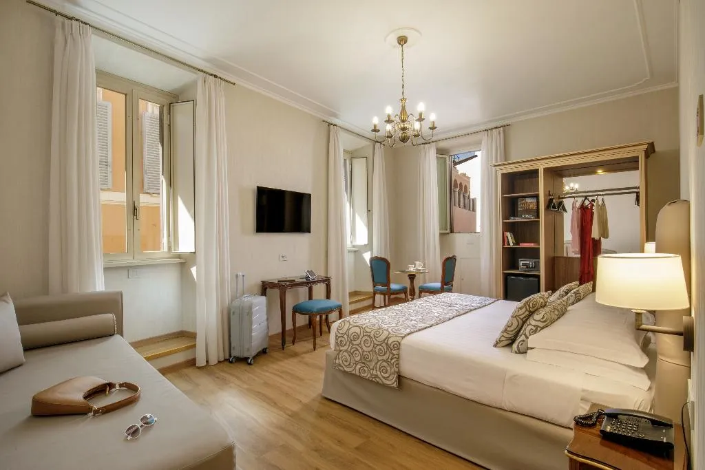 TRIPLE STANDARD Room, Hotel Della Torre Argentina, Rome