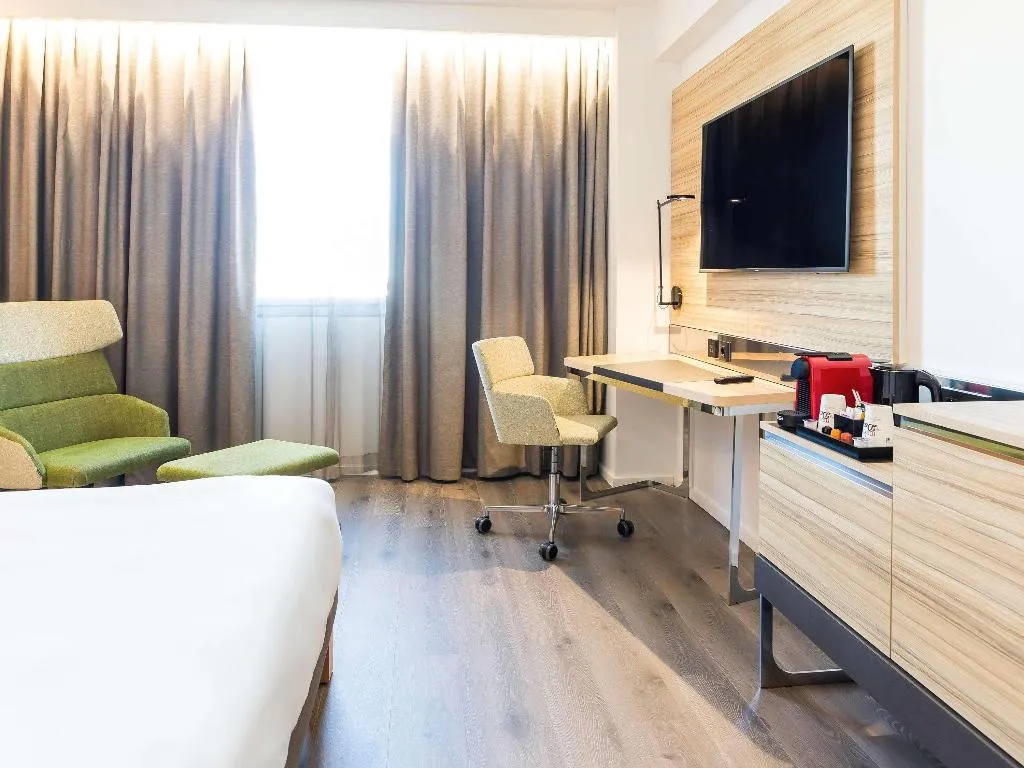 DOUBLE DELUXE Room, Novotel Sevilla, Seville