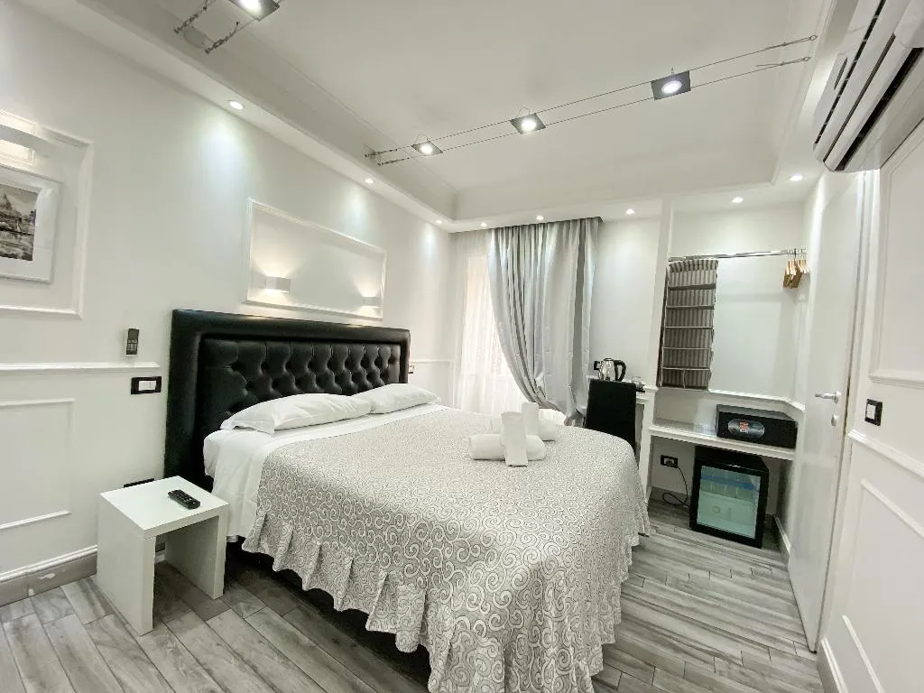Double or Twin WITH VIEWS Room, Locanda Parlamento, Rome