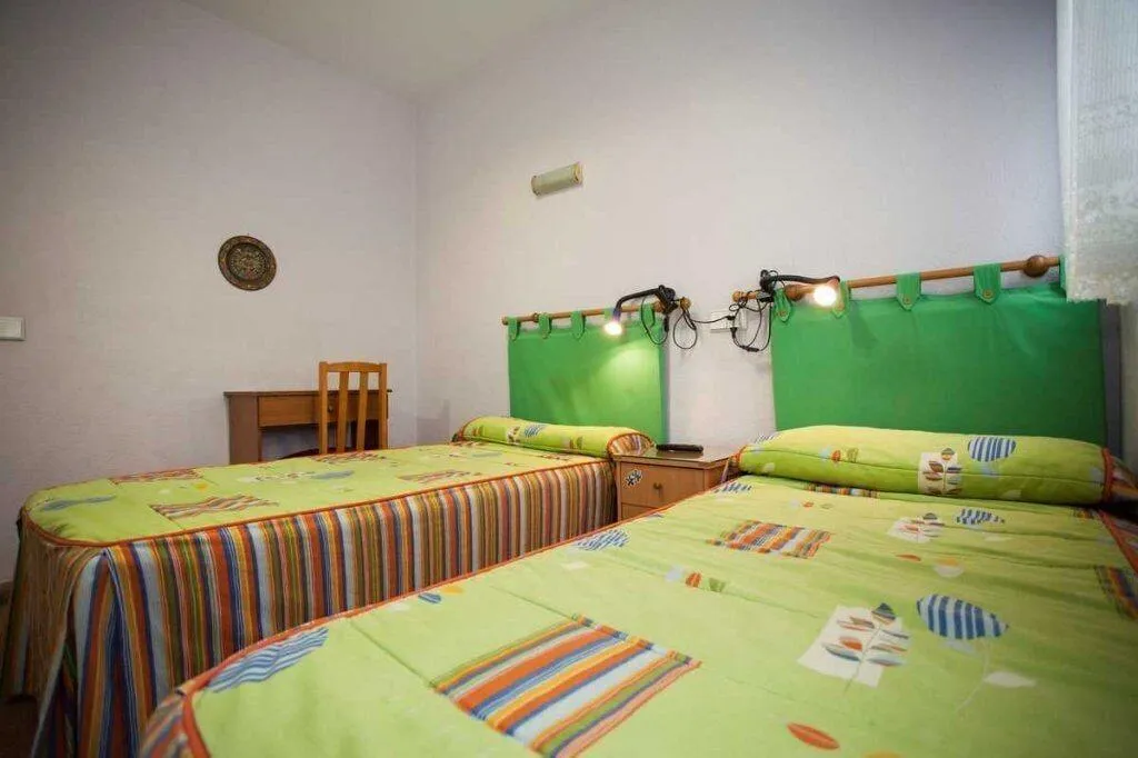 Room, Casa de huéspedes asturiana, Madrid