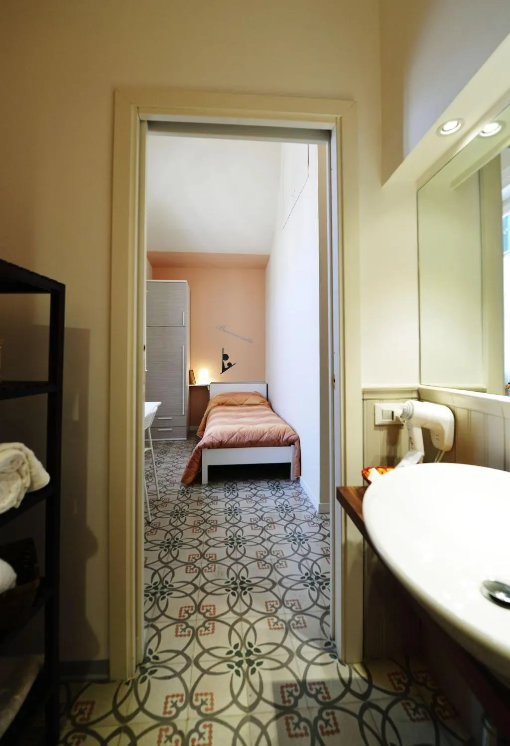 Room, 174 Via Roma, Palermo