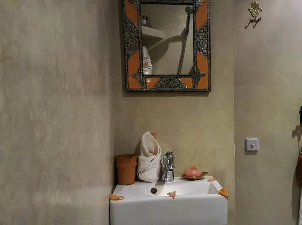 Room, Riad Gallery 49, Marrakech