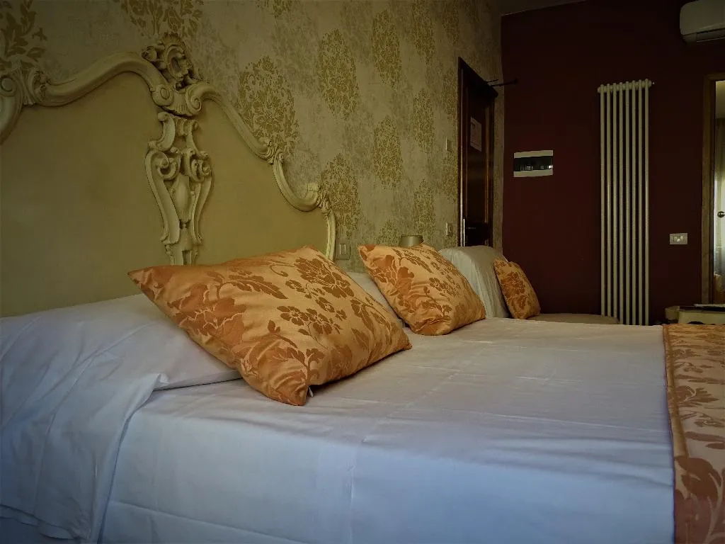DOUBLE SUPERIOR Room, Hotel Il Granduca, Florence