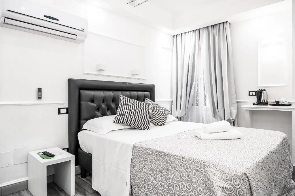 Double or Twin SUPERIOR Room, Locanda Parlamento, Rome