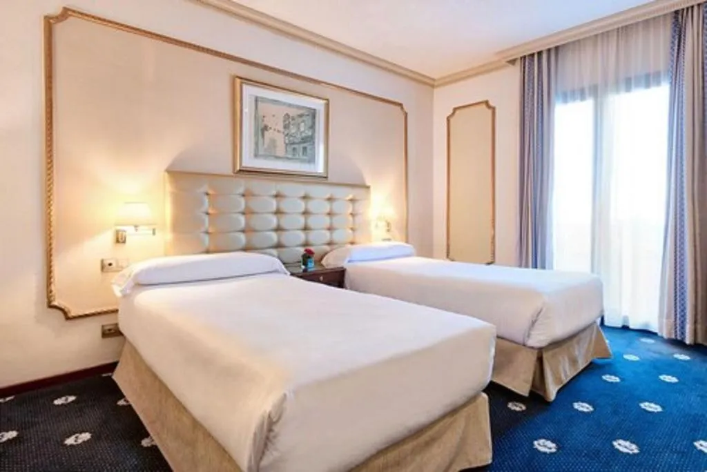 Room, Roger de Lluria, Barcelona