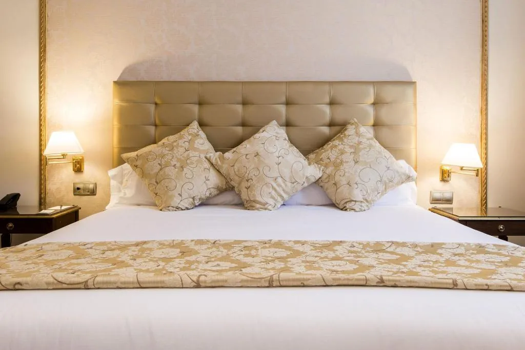 Room, Roger de Lluria, Barcelona
