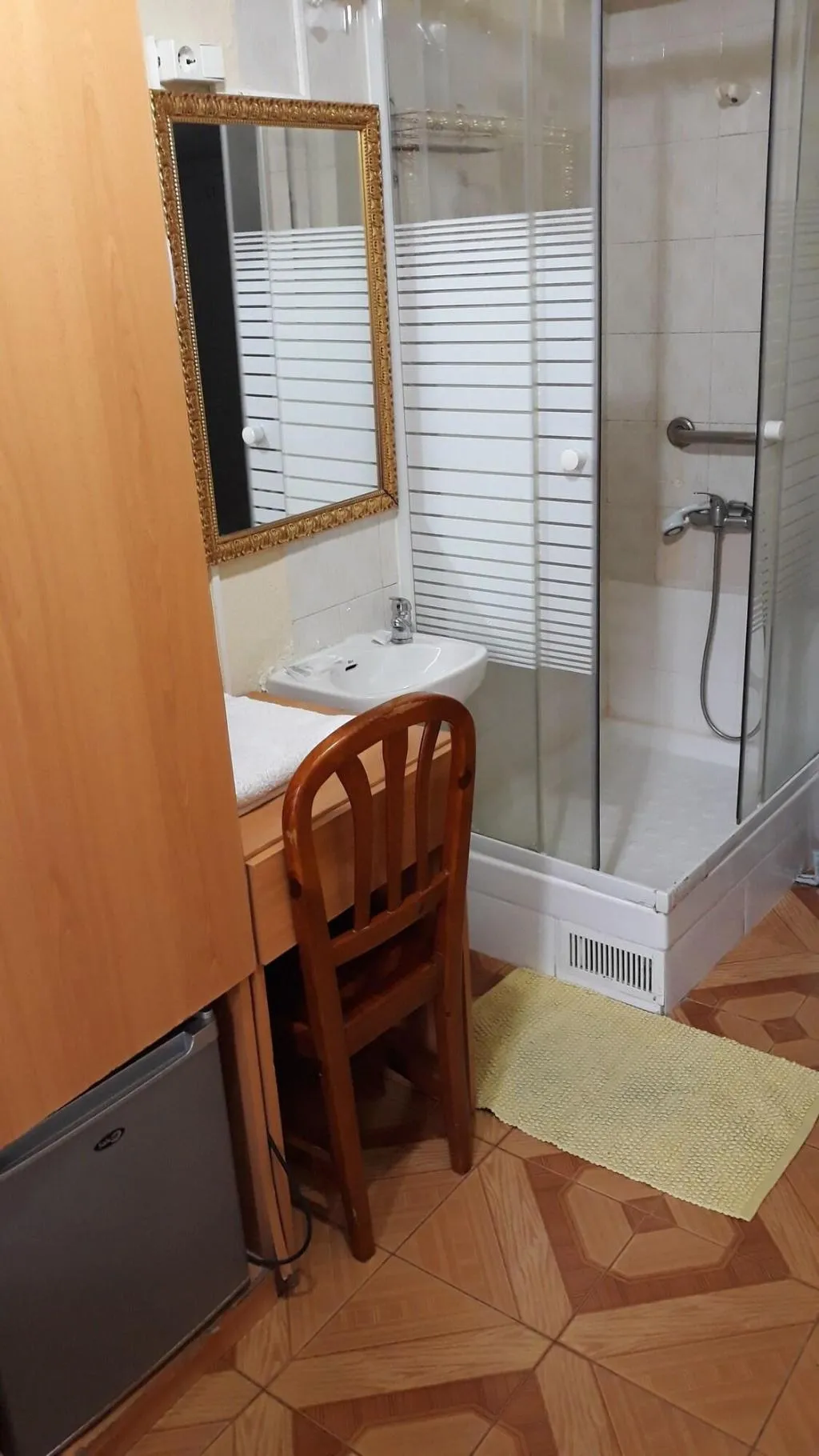 Room, Hostal Fuentesol, Madrid