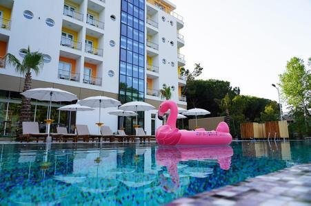 Hotel Monaco & Garden, Kavaje