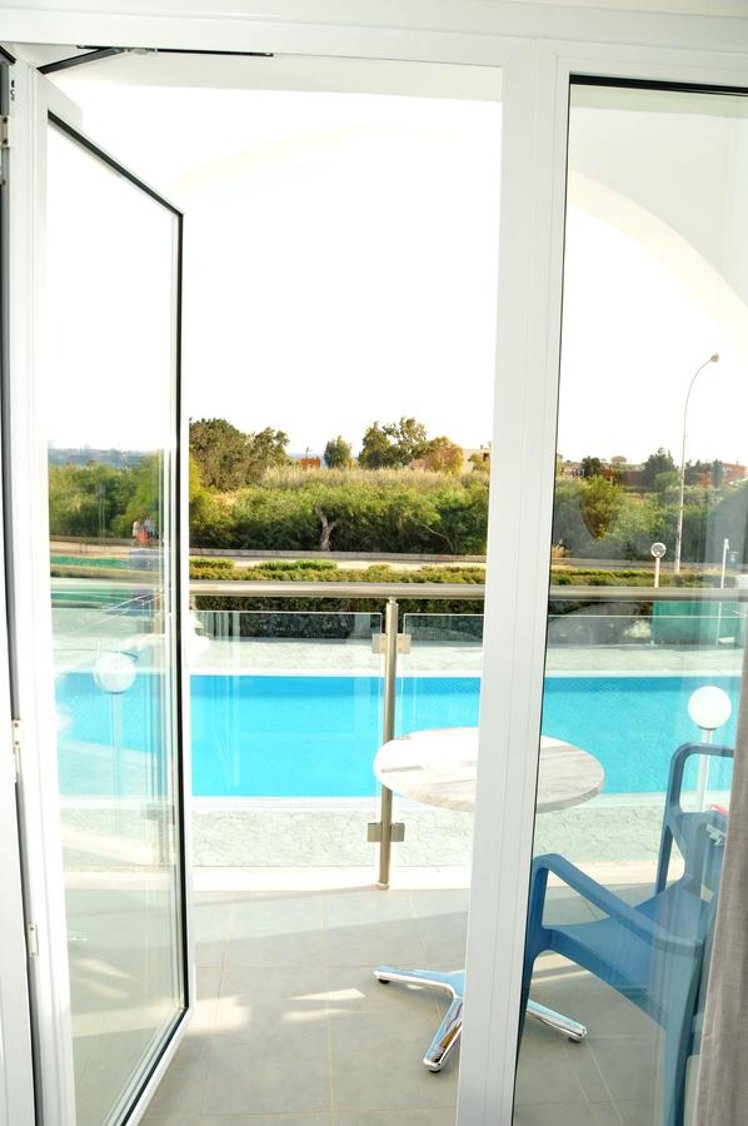 Kaos Htl, Cyprus