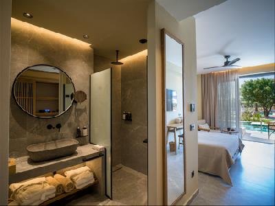 Portes Theros, Thessaloniki