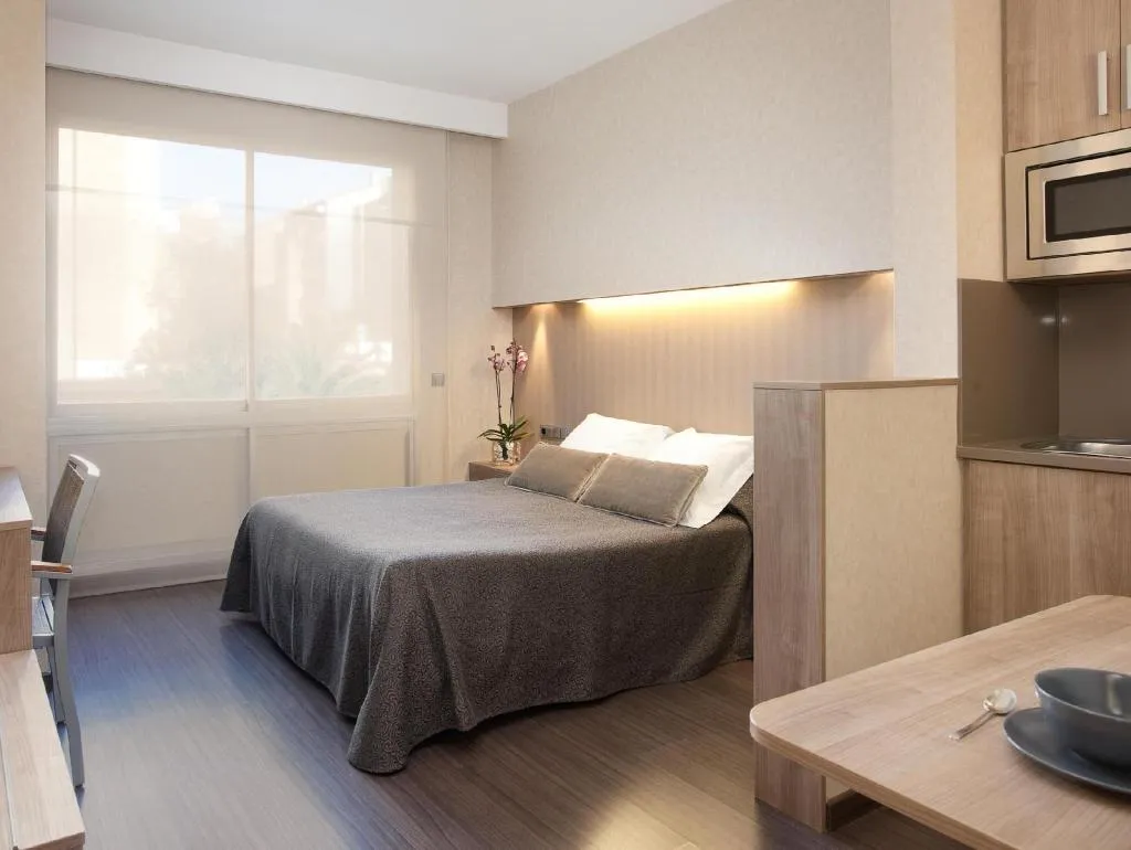 Room, Aparthotel Silver, Barcelona