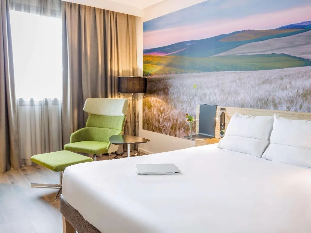 DOUBLE DELUXE Room, Novotel Sevilla, Seville