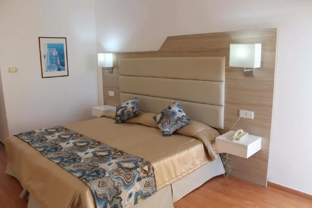 TWIN SIDE SEA VIEW Room, Ascos Coral Beach, Cyprus