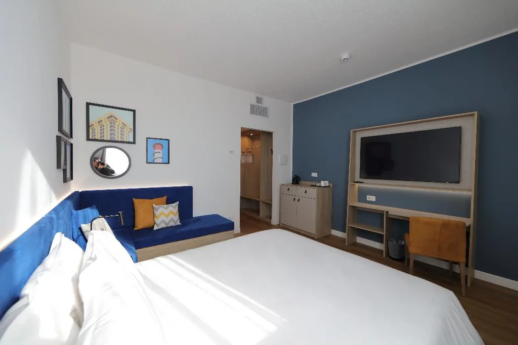 DOUBLE QUEEN SIZE BED Room, Hampton by Hilton Rome North Fiano Romano, Rome
