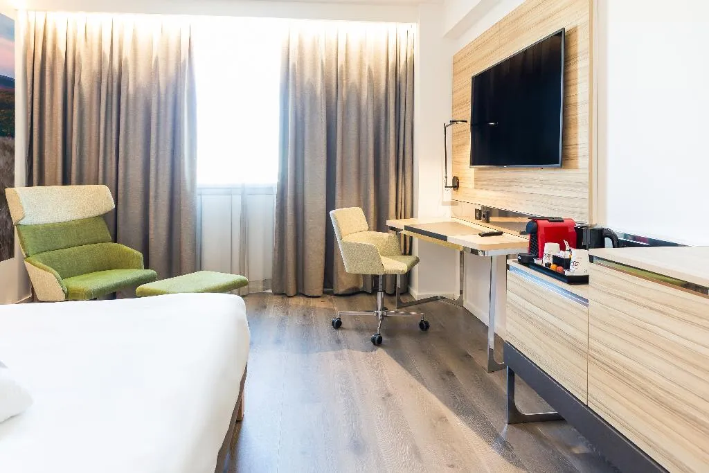 DOUBLE DELUXE Room, Novotel Sevilla, Seville