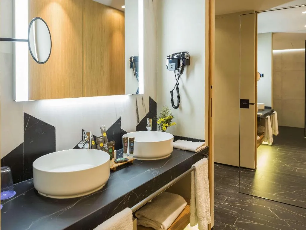 JUNIOR SUITE STANDARD Room, Novotel Sevilla, Seville