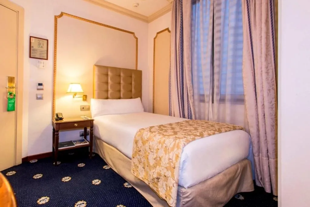 Room, Roger de Lluria, Barcelona