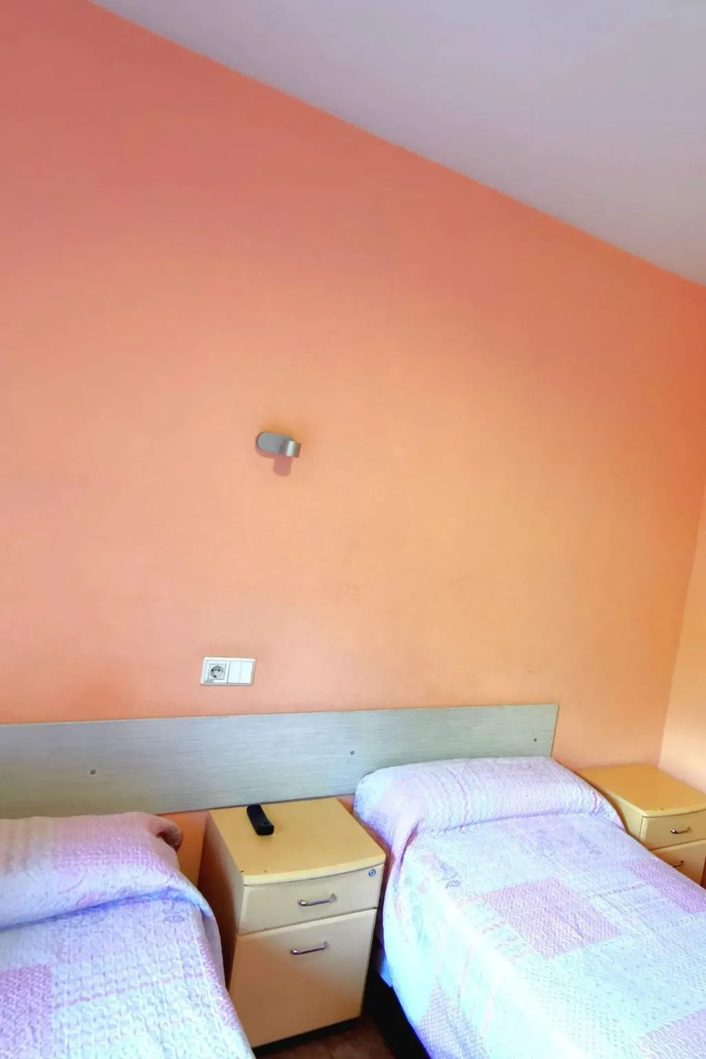 Room, Casa de huéspedes asturiana, Madrid