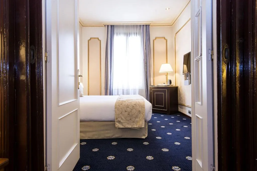 Room, Roger de Lluria, Barcelona