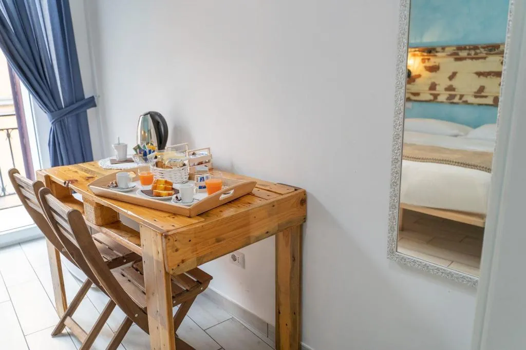 Room, B&B DolceVita Napoli, Naples