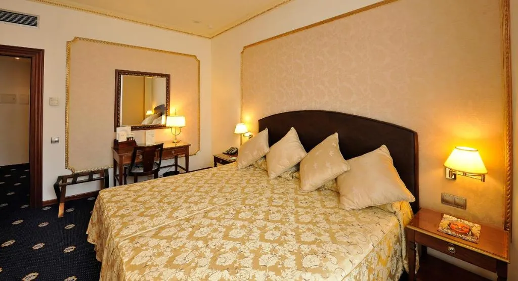 Double or Twin STANDARD Room, Roger de Lluria, Barcelona