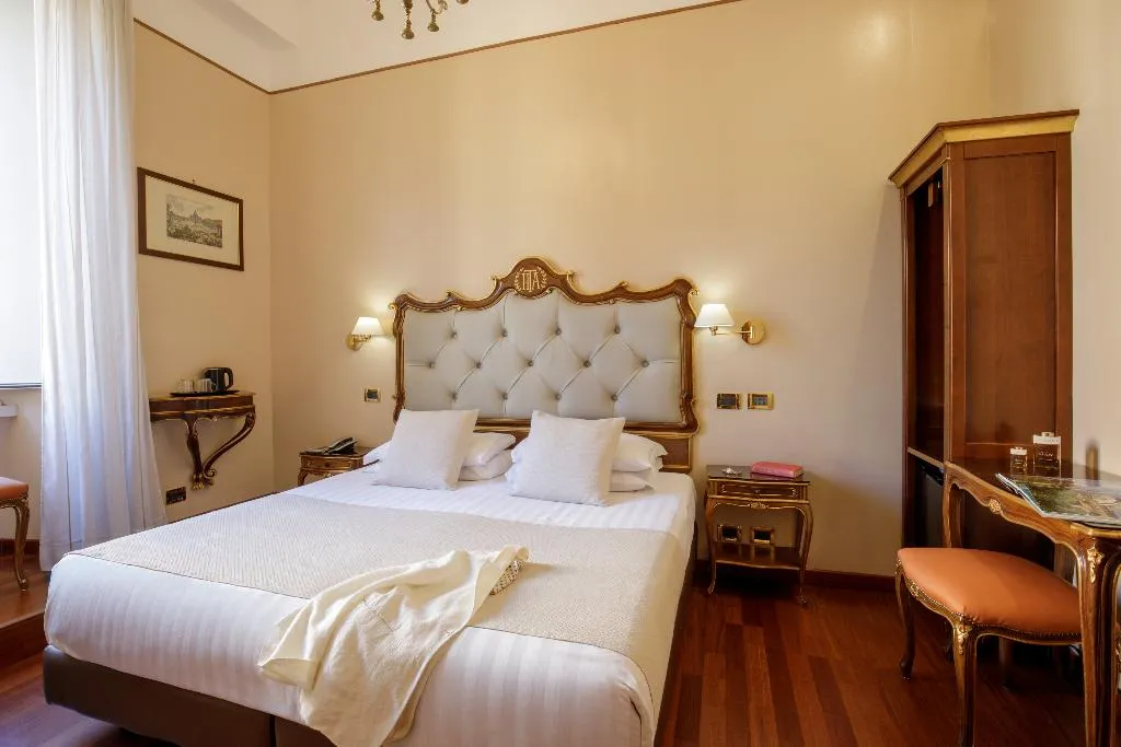 DOUBLE SUPERIOR Room, Hotel Della Torre Argentina, Rome