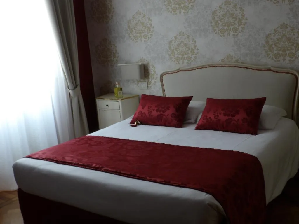 DOUBLE SUPERIOR Room, Hotel Il Granduca, Florence