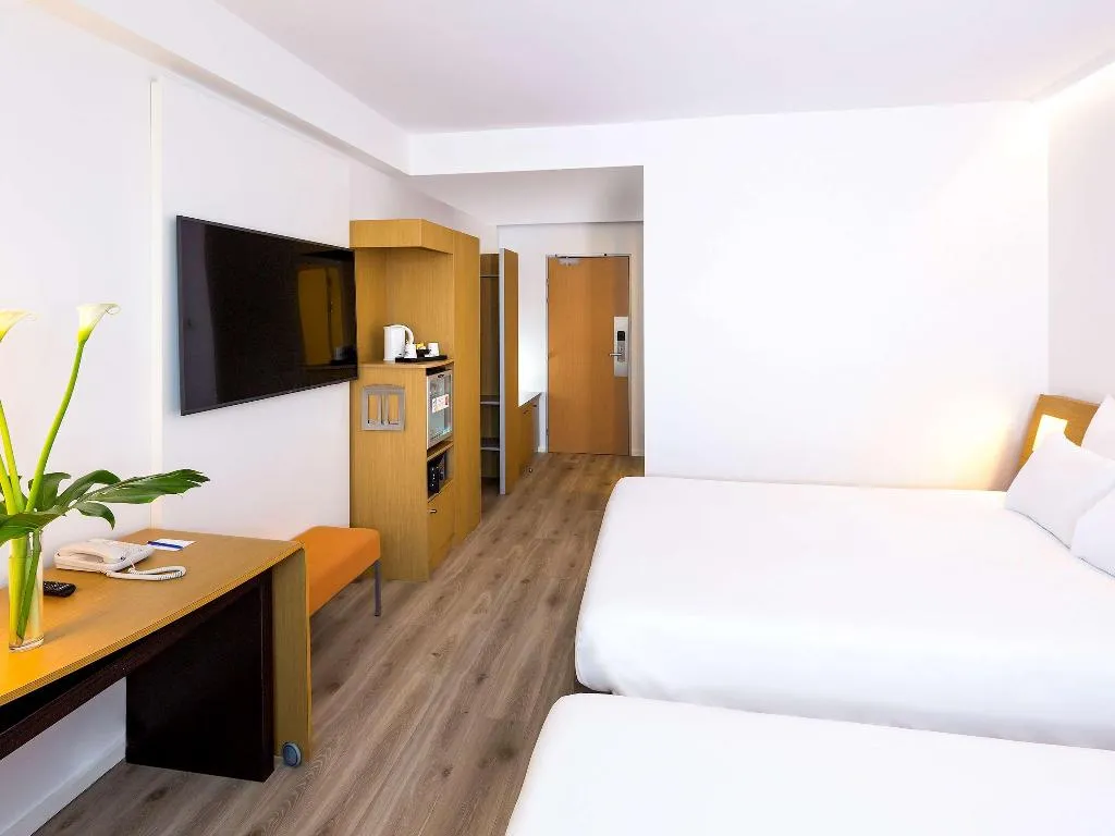DOUBLE SUPERIOR TWO DOUBLE BEDS Room, Novotel Sevilla, Seville