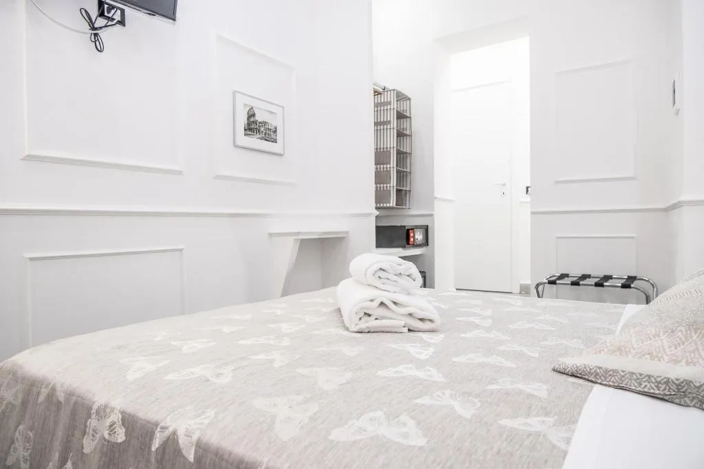 Room, Locanda Parlamento, Rome
