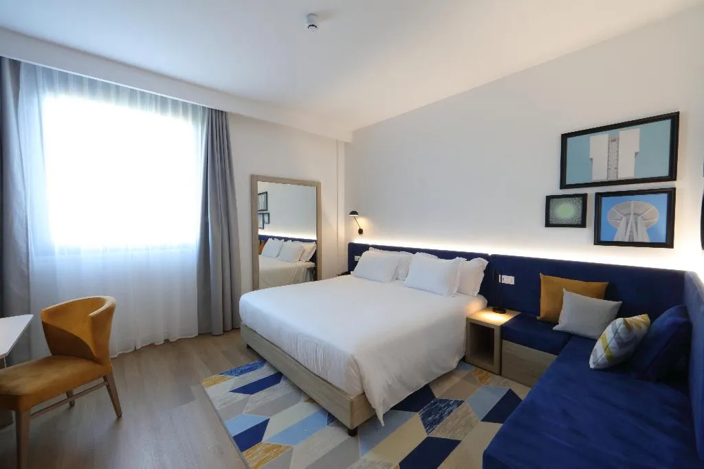 DOUBLE KING SIZE BED Room, Hampton by Hilton Rome North Fiano Romano, Rome