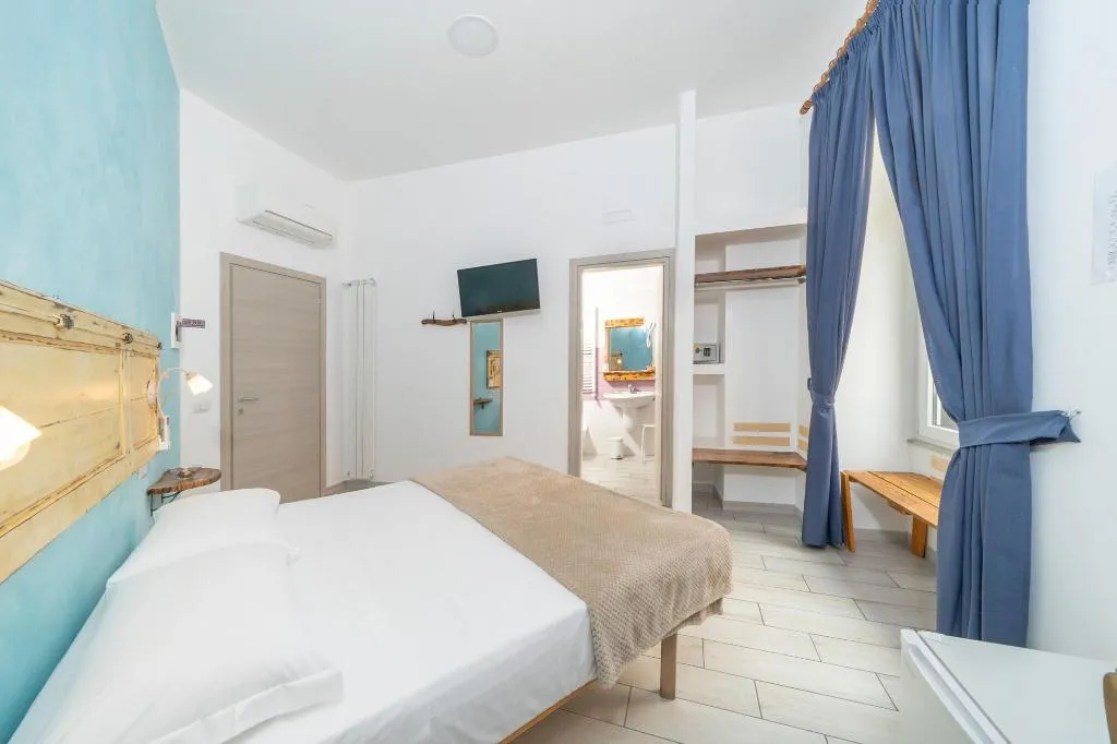Room, B&B DolceVita Napoli, Naples