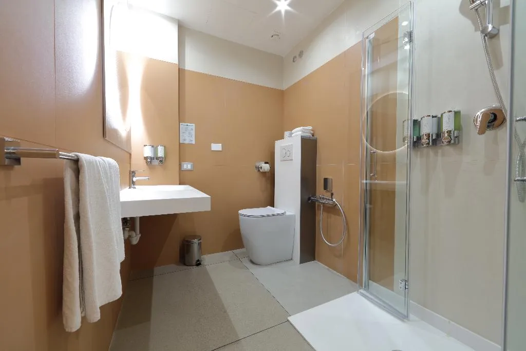 DOUBLE Accessible-Queen Size Bed Room, Hampton by Hilton Rome North Fiano Romano, Rome