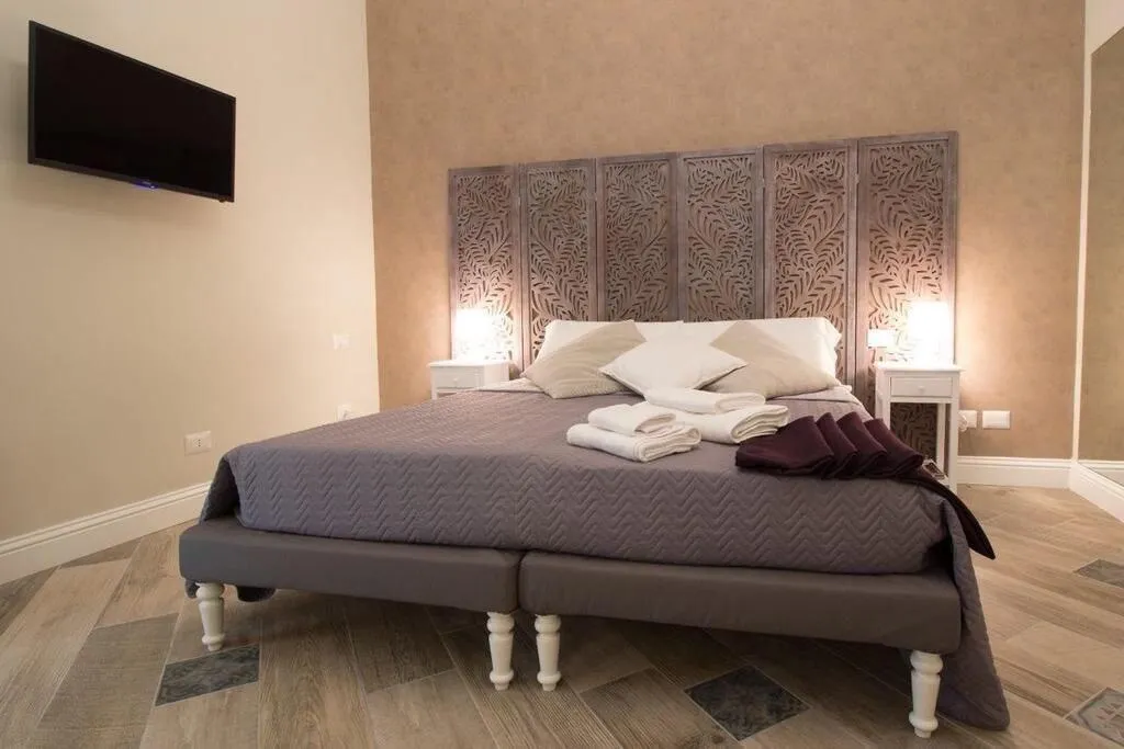 Room, Real Giardinetto A Toledo, Naples