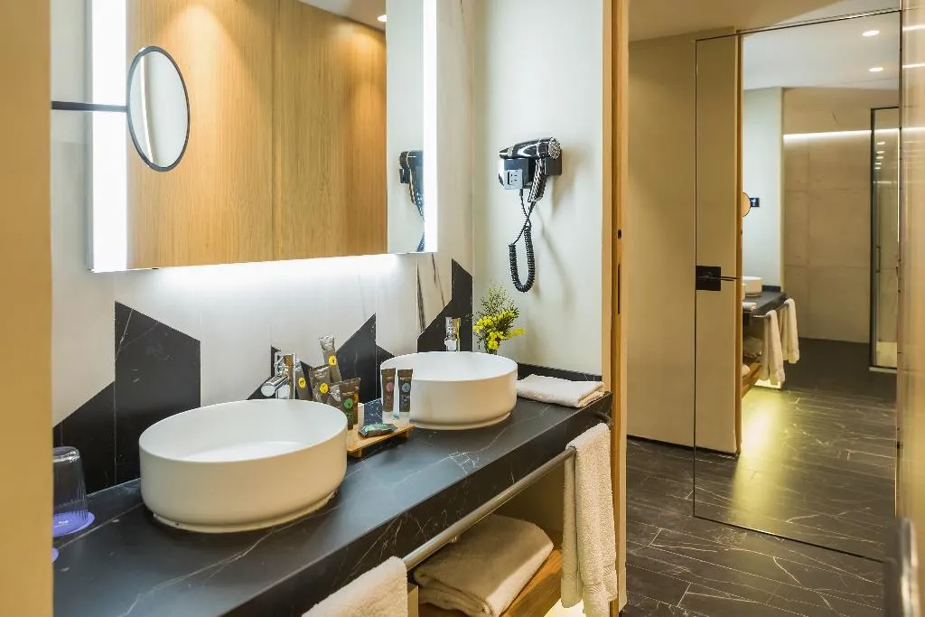 JUNIOR SUITE STANDARD Room, Novotel Sevilla, Seville