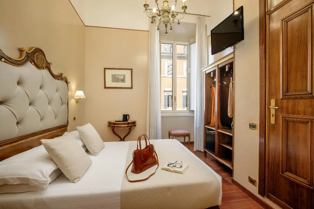 DOUBLE BASIC Room, Hotel Della Torre Argentina, Rome