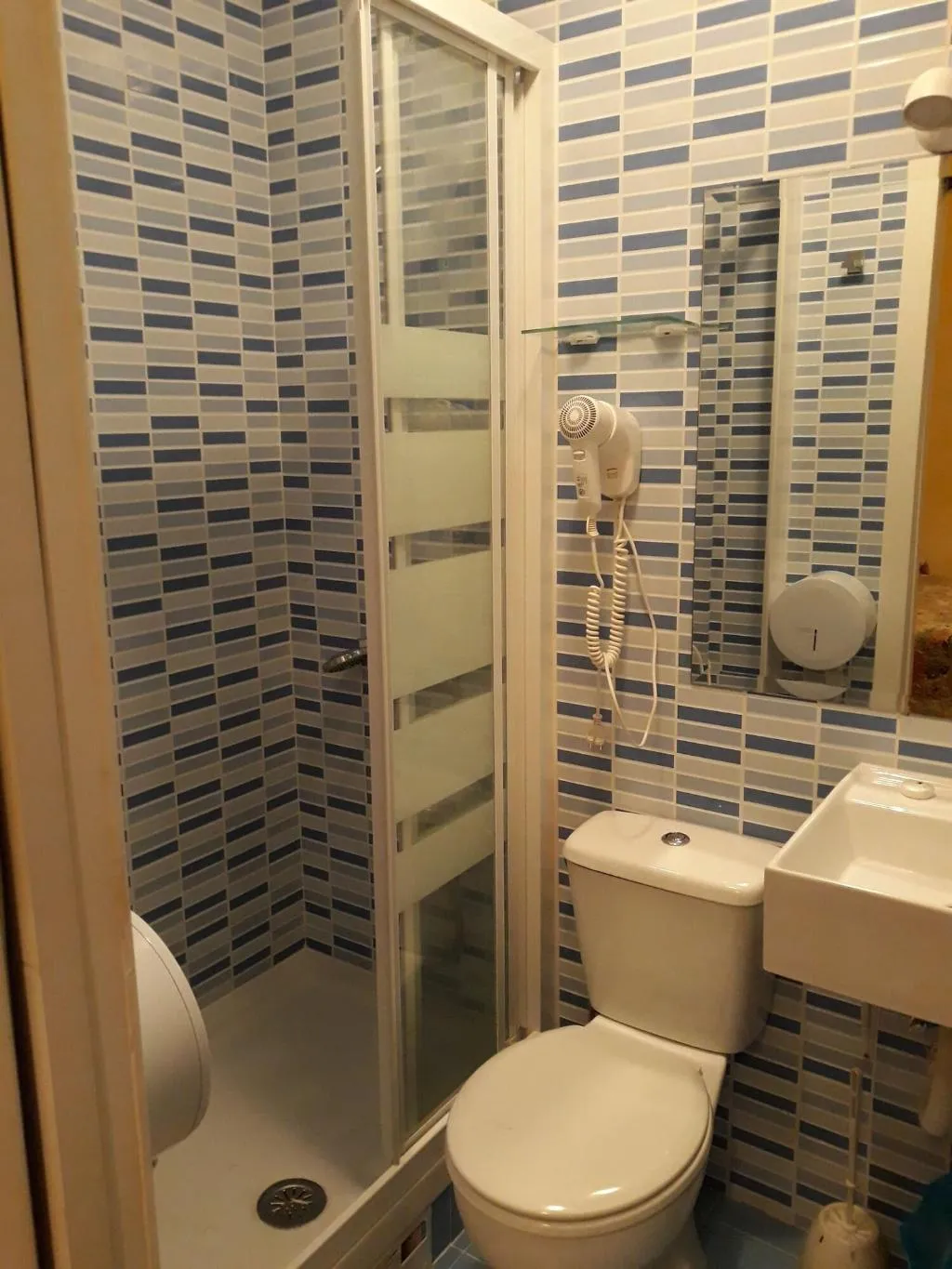 Room, Hostal Fuentesol, Madrid