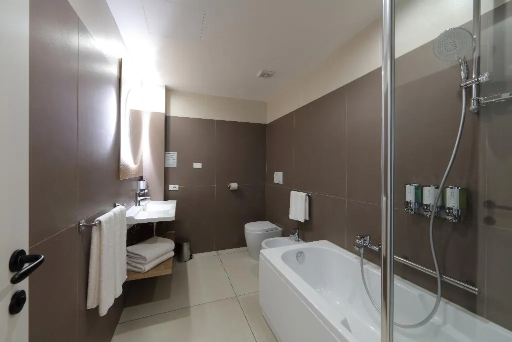 DOUBLE TWO KING BEDS Room, Hampton by Hilton Rome North Fiano Romano, Rome