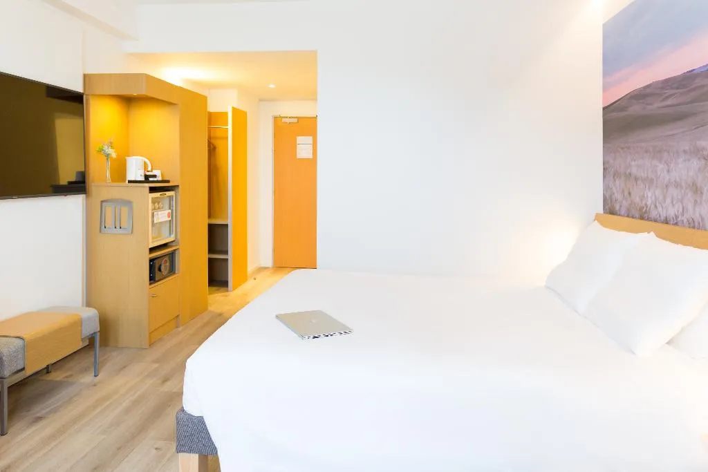 DOUBLE SUPERIOR Room, Novotel Sevilla, Seville