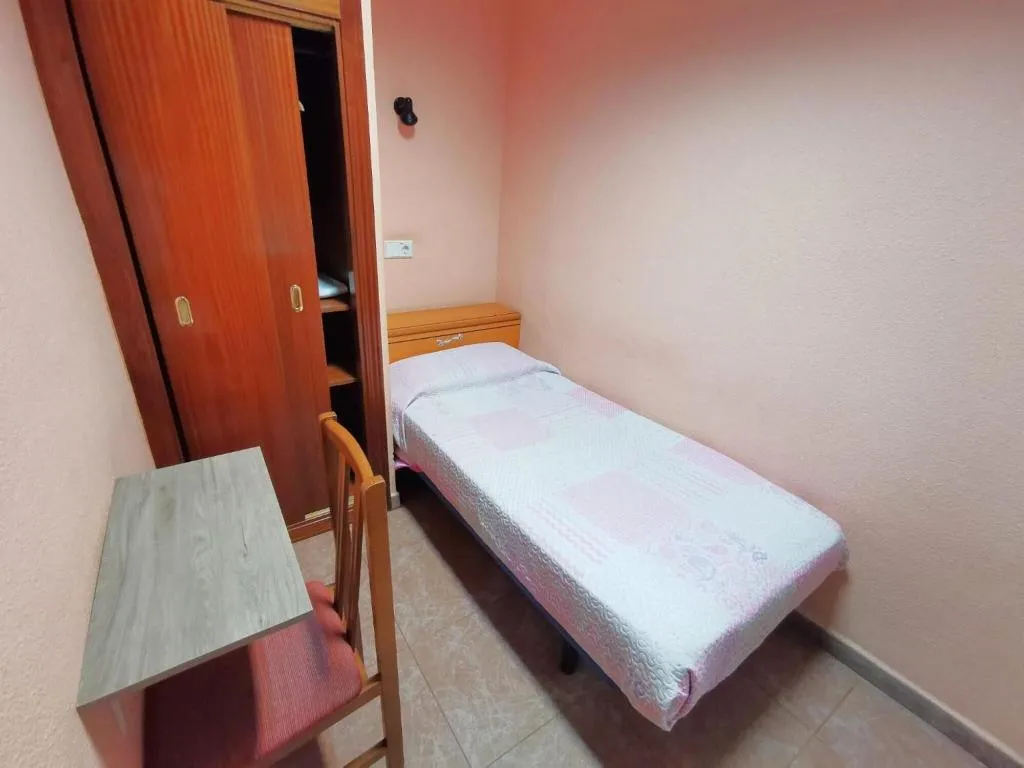 Room, Casa de huéspedes asturiana, Madrid