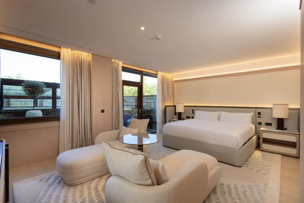 JUNIOR SUITE ONE BED Room, Miramar Barcelona GL Newly Renovated, Barcelona