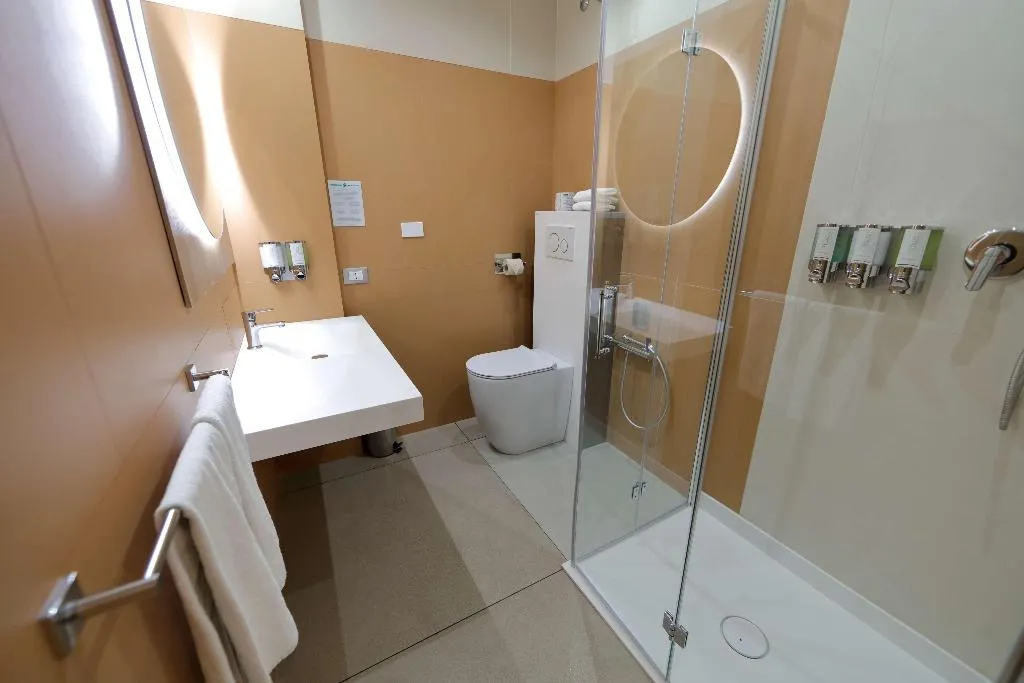 DOUBLE Accessible-Queen Size Bed Room, Hampton by Hilton Rome North Fiano Romano, Rome