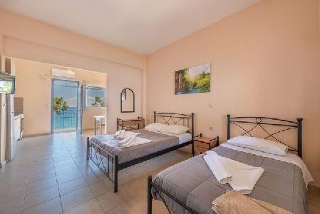 Akrogiali Studios Poros, Kalamata