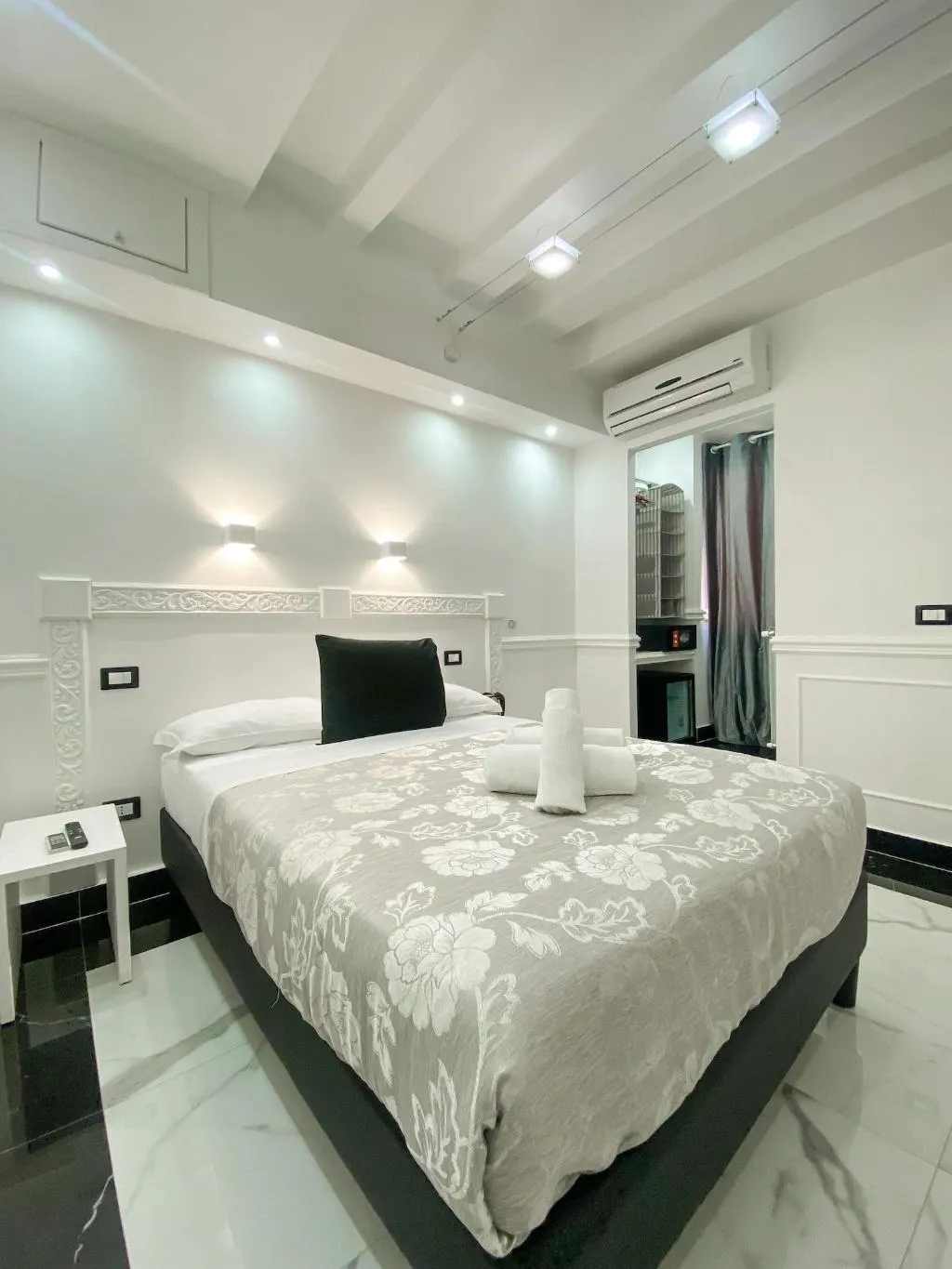 Room, Locanda Parlamento, Rome