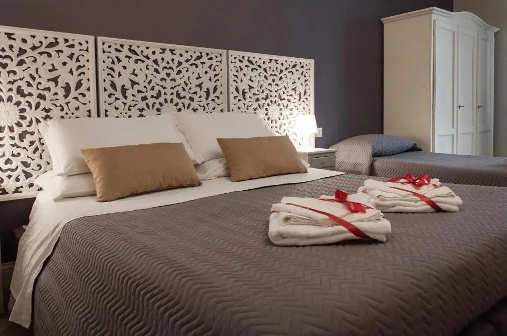 Room, Real Giardinetto A Toledo, Naples