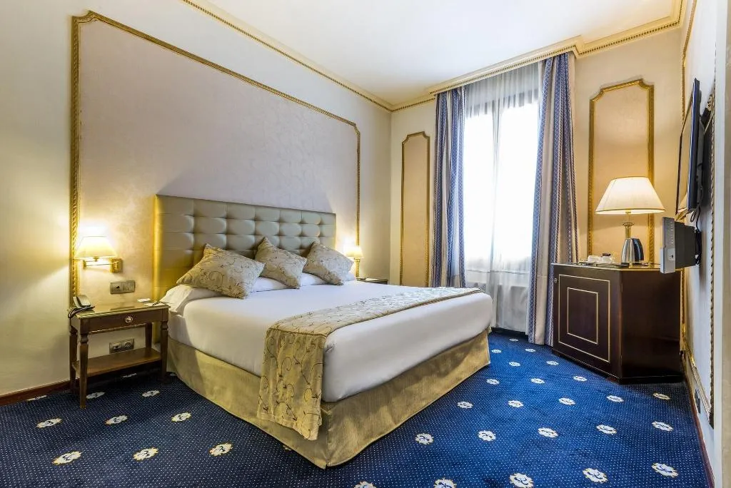 Room, Roger de Lluria, Barcelona
